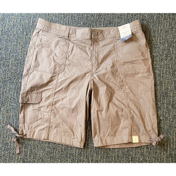 St. John's Bay Womens Mid Rise 11" Bermuda Short brown 18 cargo shorts NWT - Picture 1 of 5
